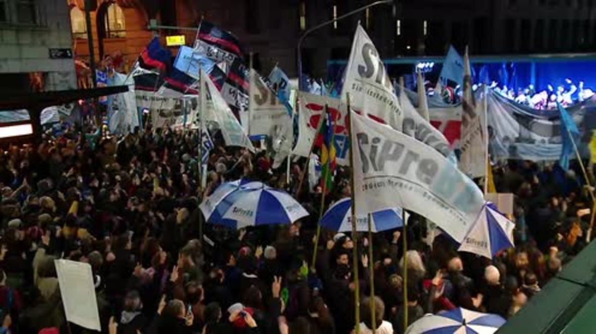 Argentina: Miles de personas protestan contra regreso de las Fuerzas Armadas a las calles