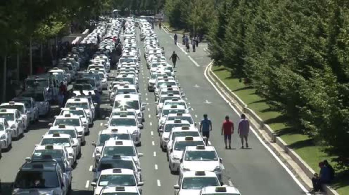 Spain: Madrid taxi drivers protest against ride-hailing apps