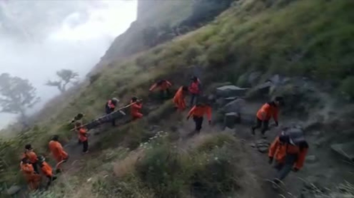 Indonesia: Cientos de excursionistas atrapados son rescatados del monte Rinjani tras el terremoto