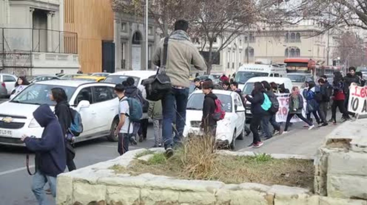Chile: Los estudiantes de Santiago protestan contra la nueva ley laboral joven