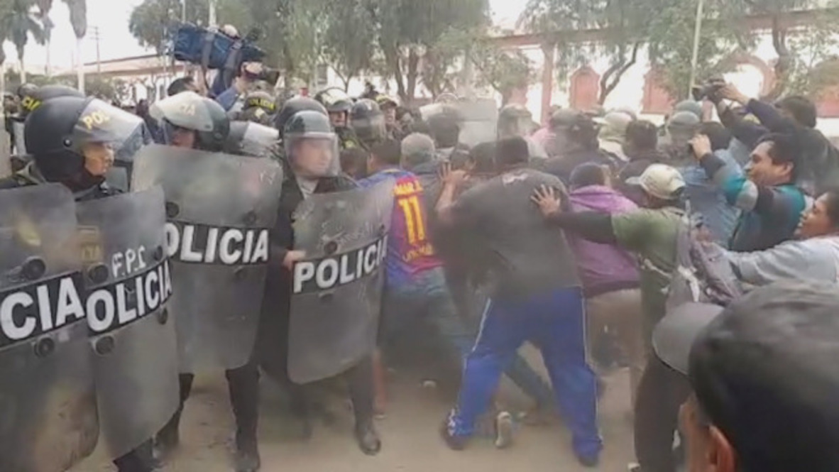 Perú: Se registran violentos disturbios durante las protestas por la devolución de una fábrica al presidente de la Federación Peruana de Fútbol