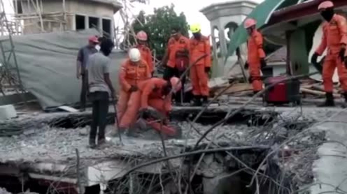 Indonesia: Officials continue desperate search for quake survivors