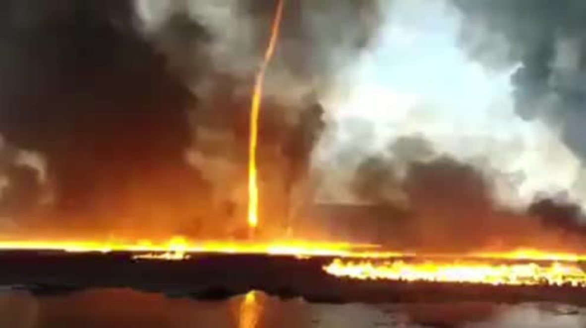 UK: Spectacular 'Firenado' erupts near Derbyshire factory
