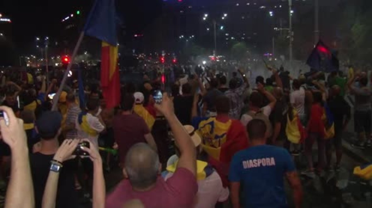 Romania: Hundreds injured in anti-govt. protest in Bucharest