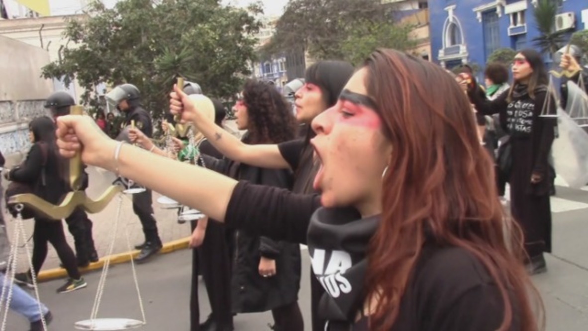 Peru: Women of Lima march against judicial corruption