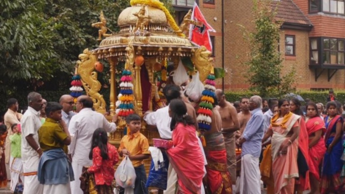 UK: Hindu devotees flock to London's West Ealing for chariot festival