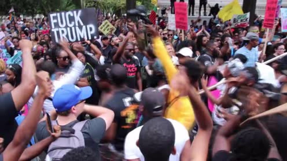 EE. UU.: Miembros del “Black Lives Matter” marchan en Washington D. C. un año después de Charlottesville