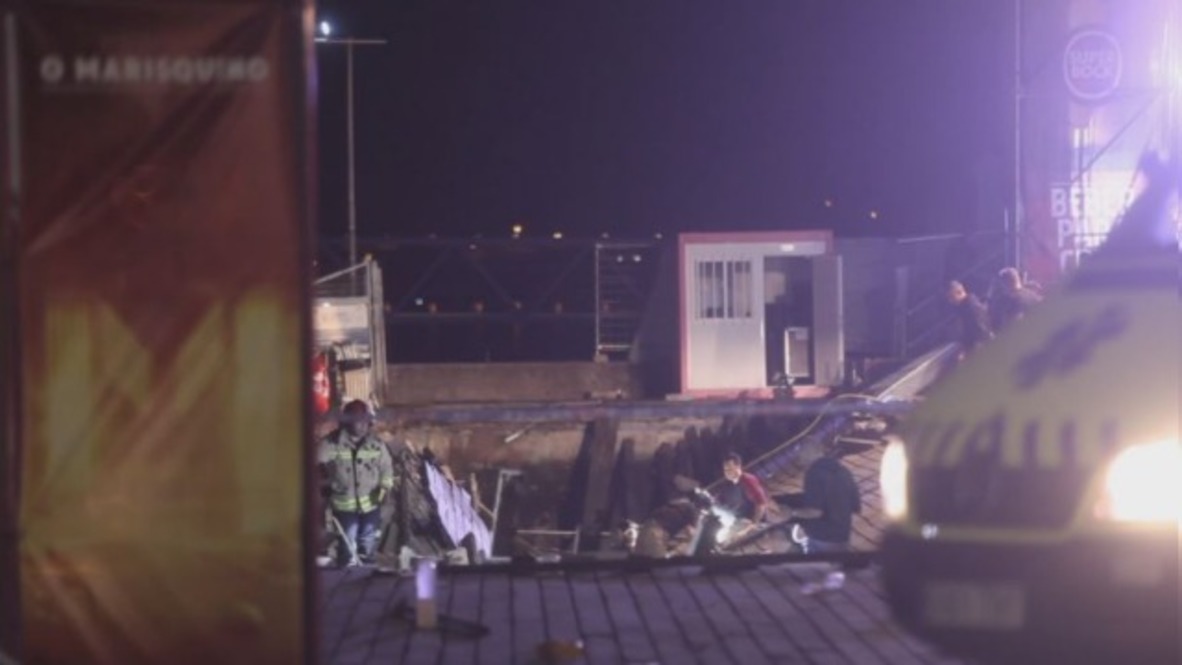 España: Socorristas realizan operaciones en el lugar del derrumbe del paseo marítimo de Vigo