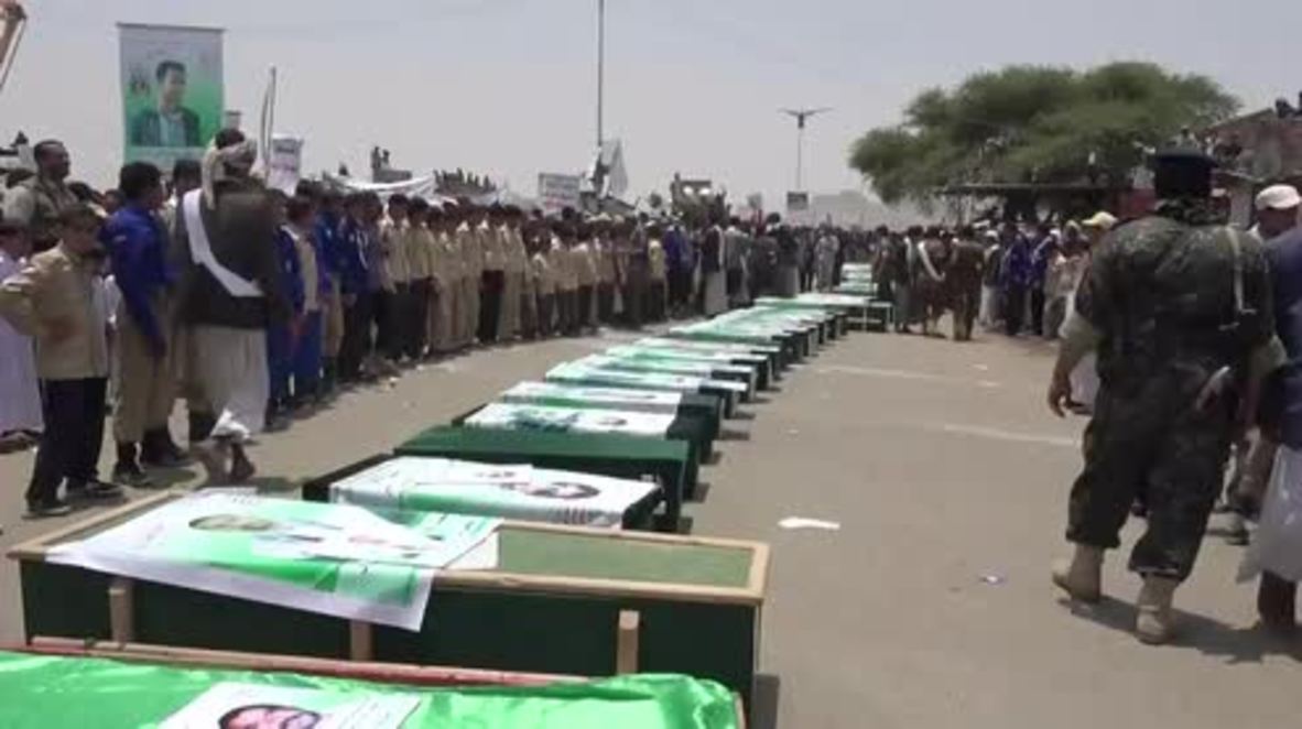 Yemen: Thousands gather for funeral of children killed in bus strike