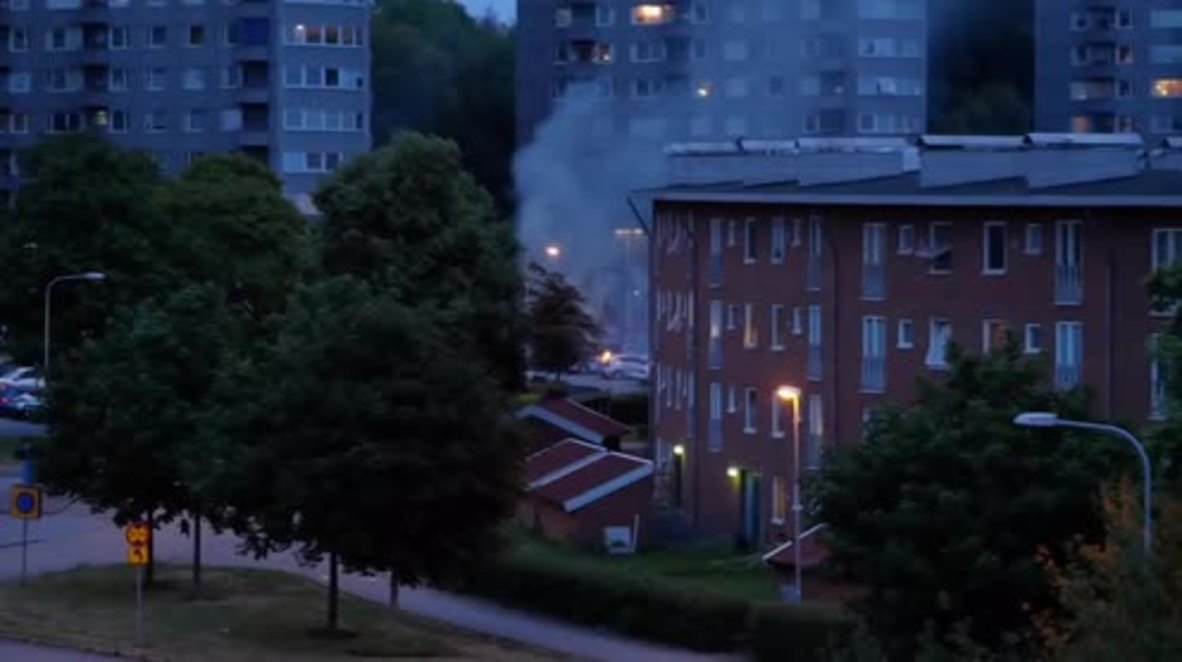 Sweden: 60 cars burn in youth gang arson attacks in Gothenburg