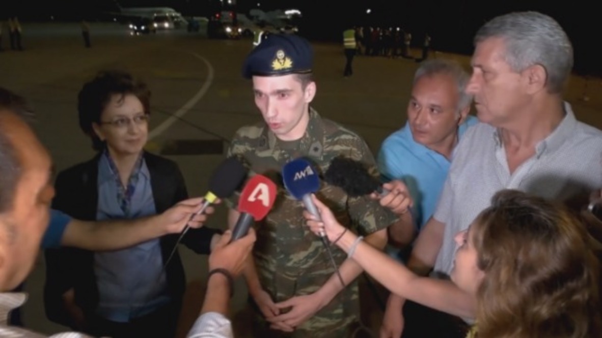 Greek: Two soldiers released from Turkish prison return home