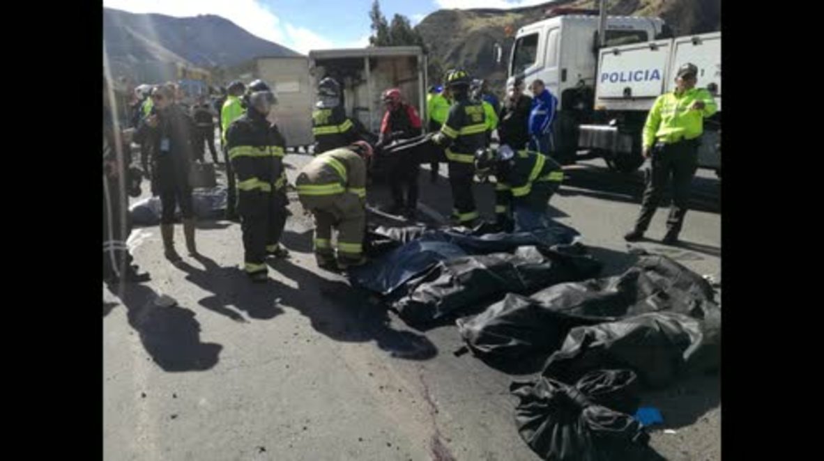 Ecuador: Cadáveres en el lugar del accidente cerca de Quito * FOTOGRAFÍAS *