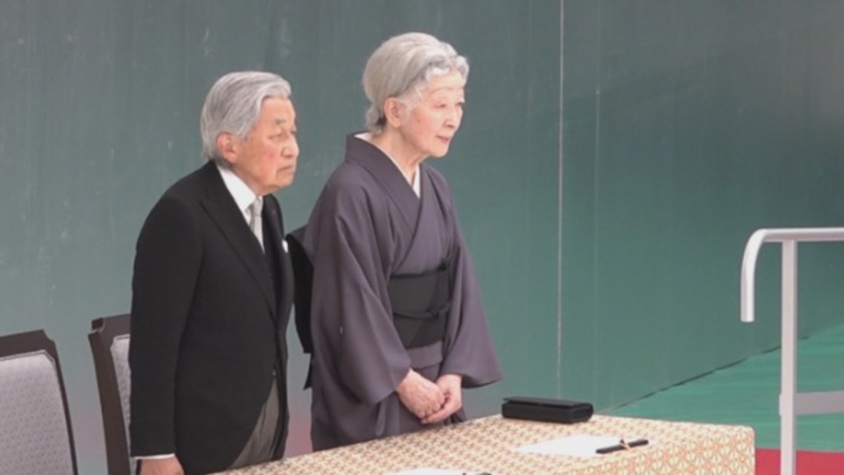 Japan: Emperor, Empress, and Abe lead memorial for WWII victims