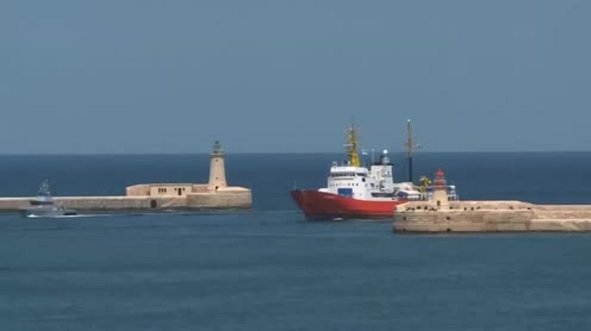 Malta: El buque de rescate Aquarius llega al puerto de Senglea con 141 migrantes