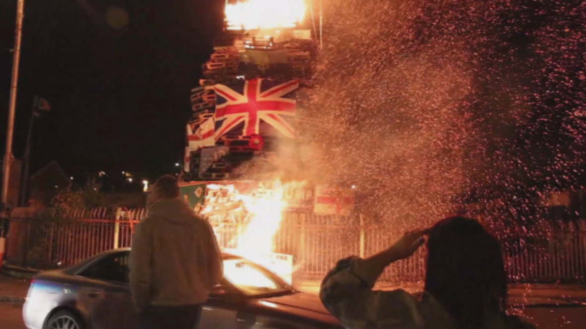 Reino Unido: Cientos asisten a la quema de banderas británicas e israelíes en Derry