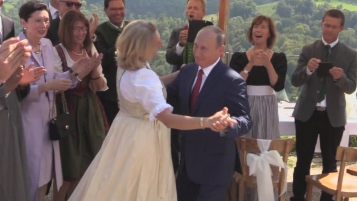 Austria: Putin congratulates Austrian FM on her wedding in German