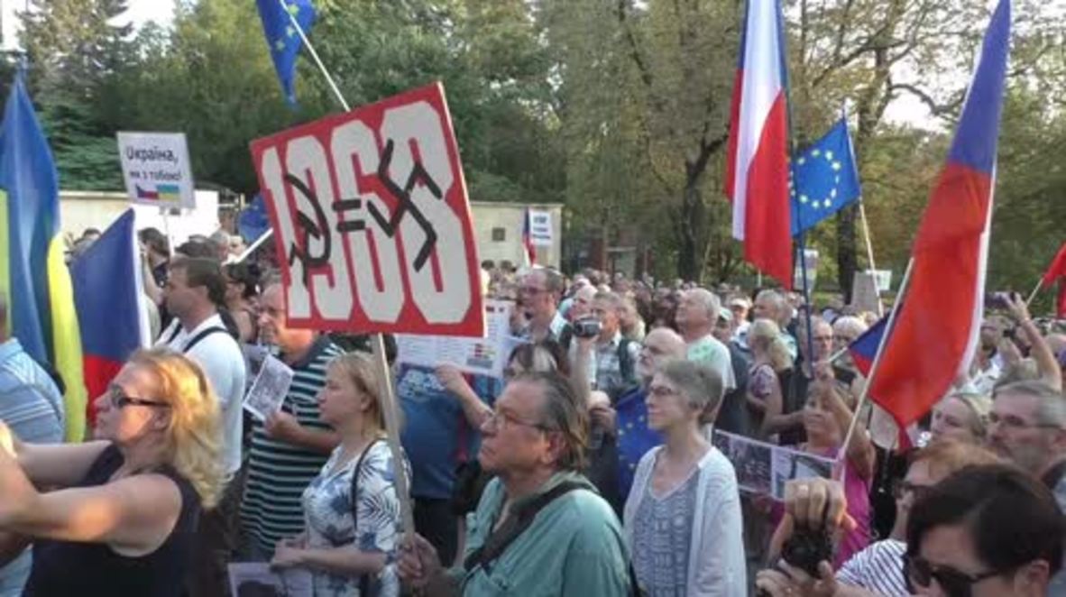Czech Republic: Protesters commemorate 1968 invasion in front of Russian embassy
