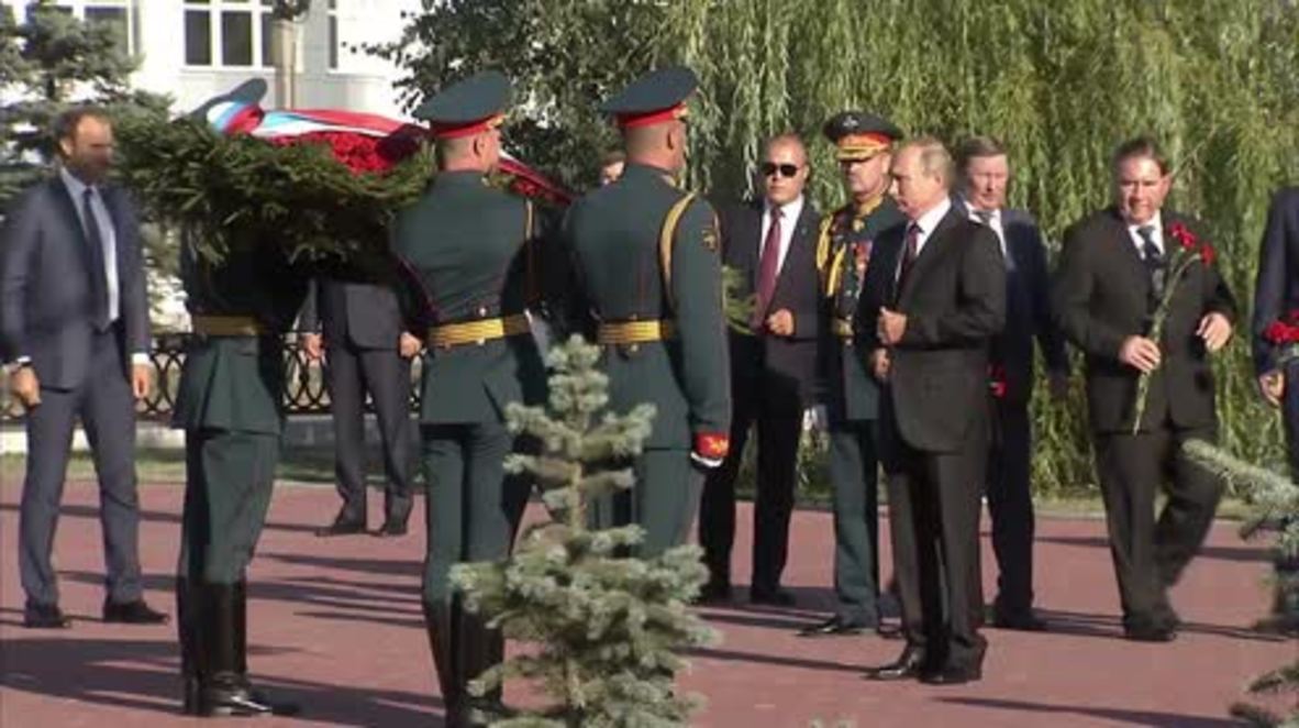 Russia: Putin honours Battle of Kursk 75th anniversary