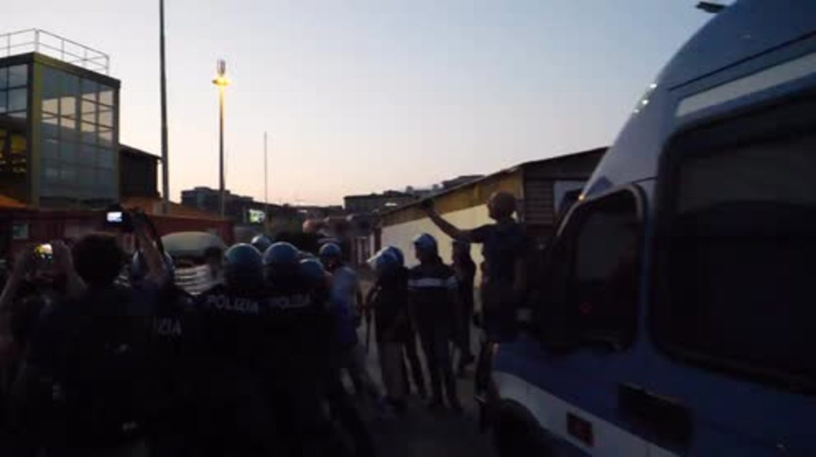 Italy: Tensions flare between protesters and riot police over migrant ship