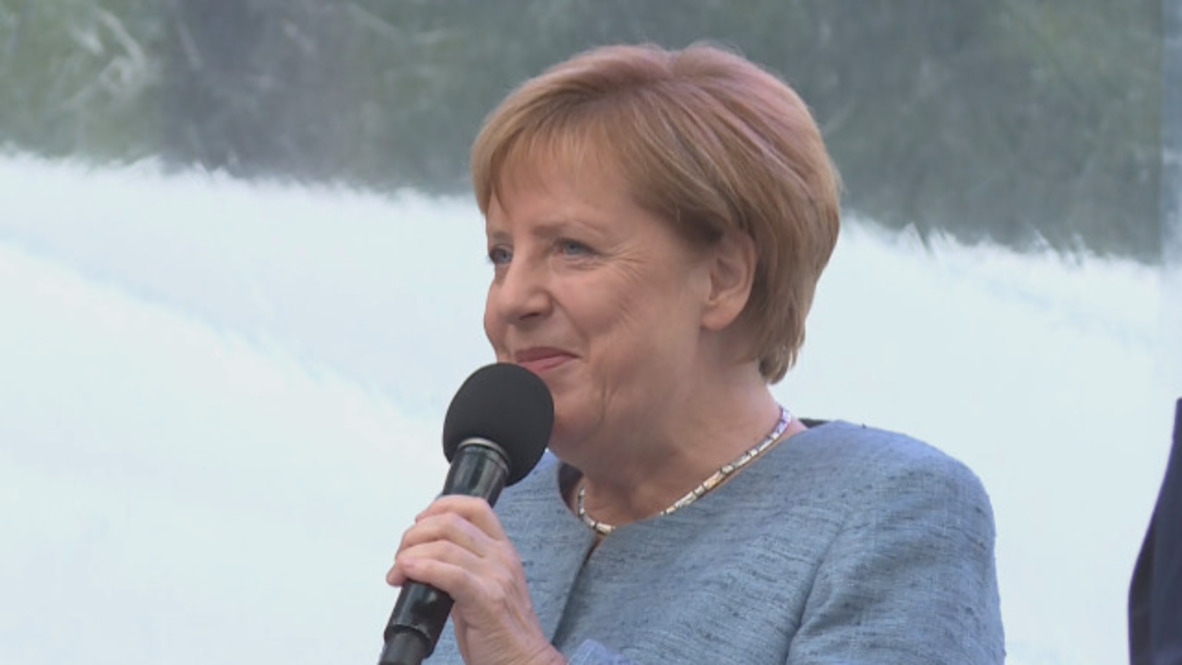 Germany: Merkel welcomes visitors to Chancellery open day