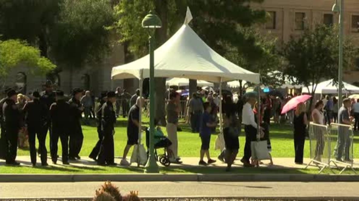 EE.UU.: Los dolientes dan el último adiós al exsenador John McCain en el Capitolio de Arizona