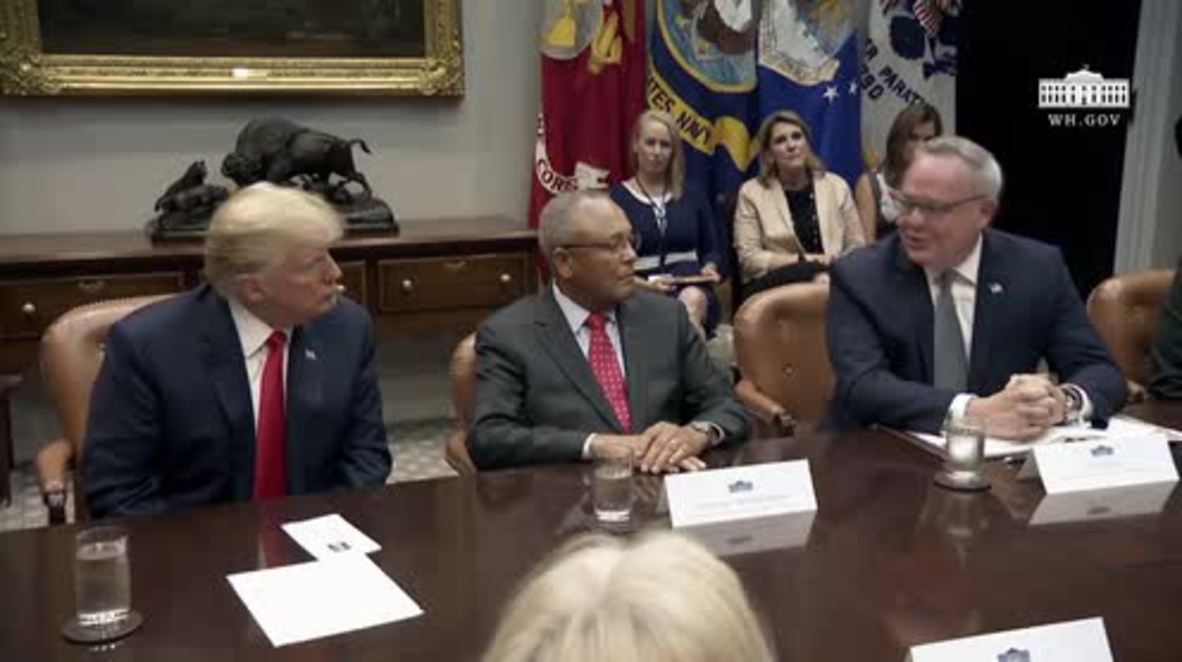 USA: Trump praises response to Puerto Rico despite death toll rising