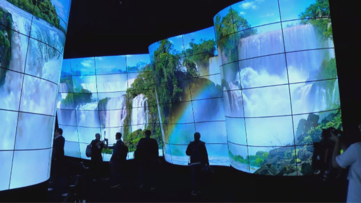 Germany: Massive 258-screen OLED Canyon woos media at IFA Berlin