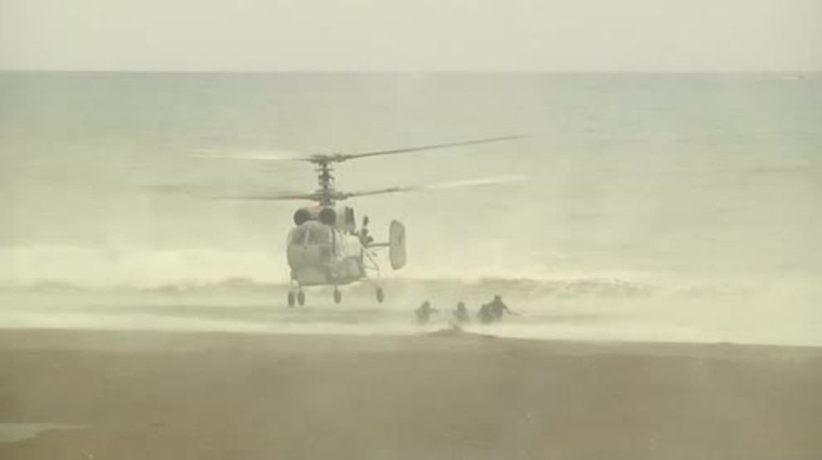 Siria: La infantería de la marina rusa muestra sus habilidades de aterrizaje en la costa de Latakia en Siria