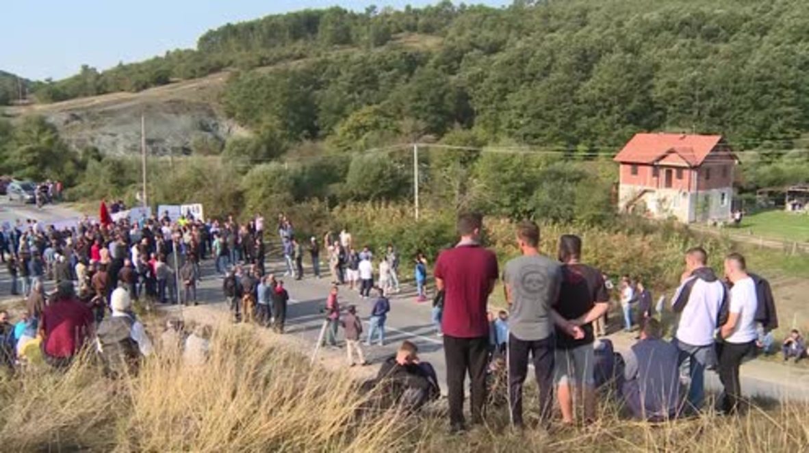 Serbia: War veterans block Serbian Pres. from reaching village in Kosovo
