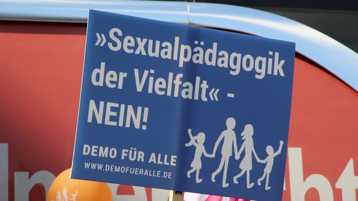 Germany: LGBT supporters outnumber anti-sex education protesters in Cologne