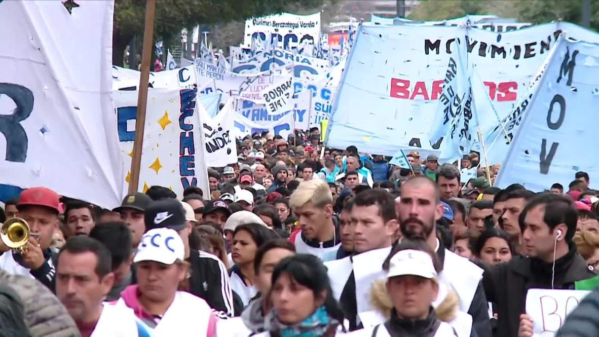 Argentina: Thousands march against economic policies in Buenos Aires
