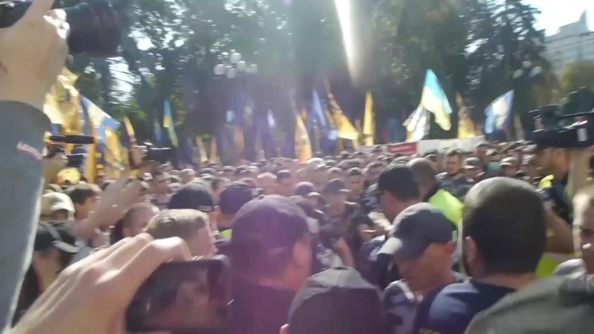 Ukraine: Ultra-nationalists protest extradition of foreign fighters