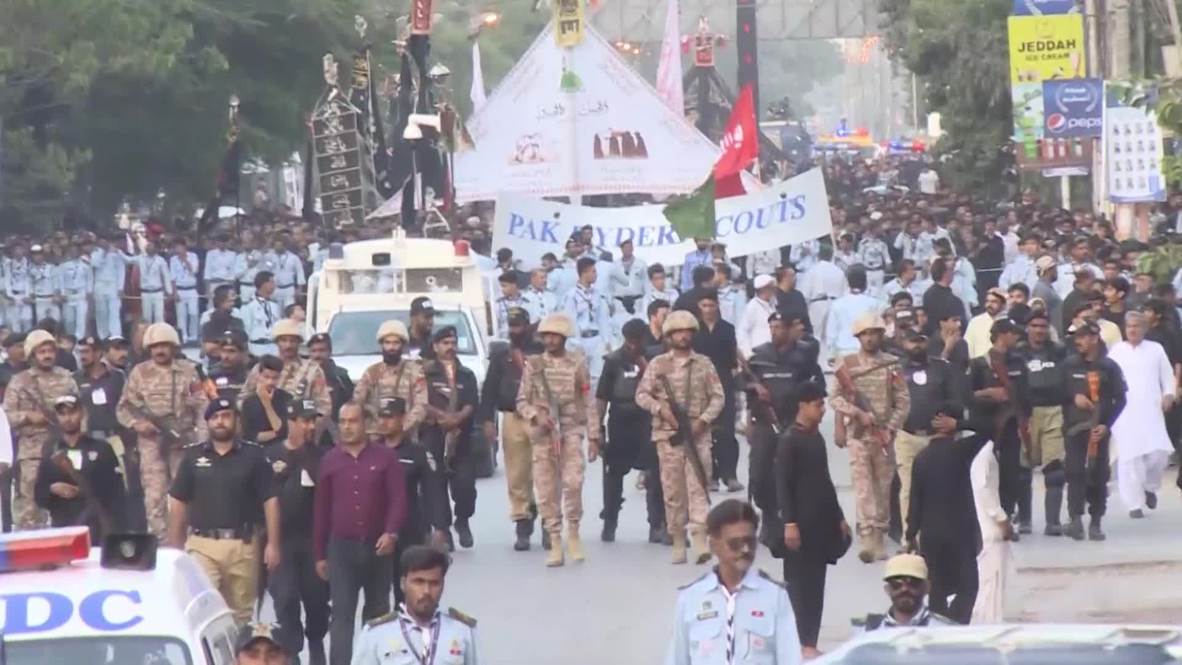 Pakistan: US, Israeli flags burnt during Ashura procession in Karachi