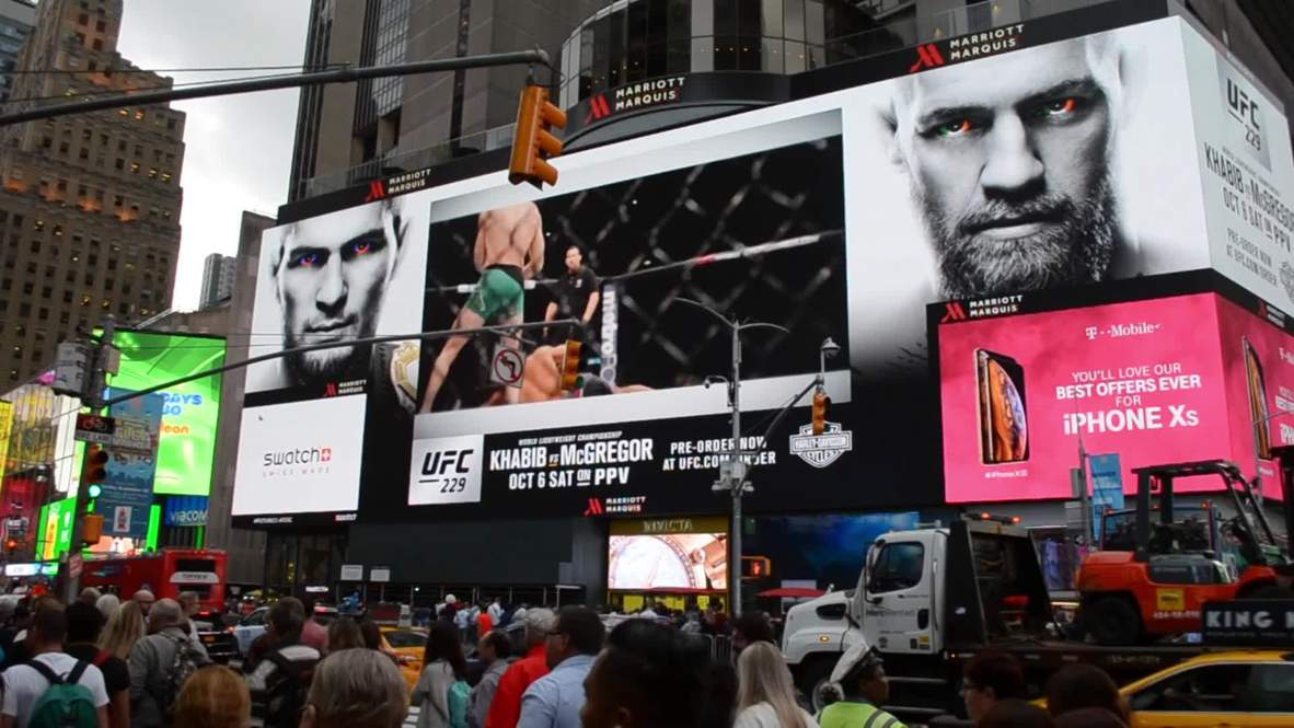 EE.UU.: Aficionados se dan cita en Times Square para ver el careo entre McGregor y Nurmagomedov