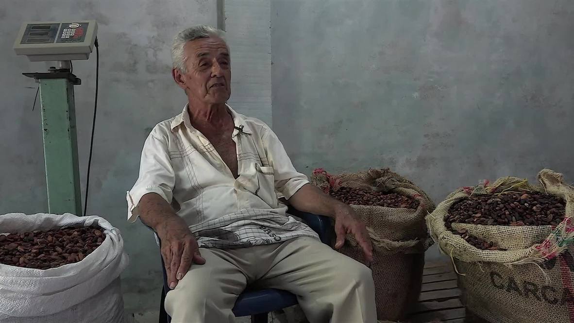 Colombia: Pablo Escobar's hippos keep his myth alive in 'Hacienda Napoles'