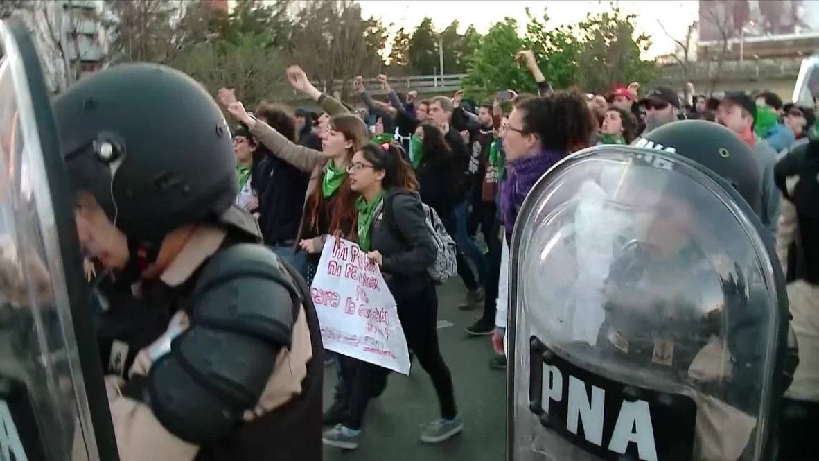Argentina: Huelga general y cortes de calles en Buenos Aires contra las medidas de austeridad del gobierno de Macri