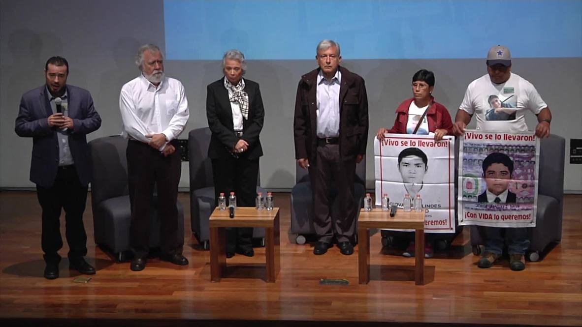 México: Obrador promete justicia para las familias de los 43 estudiantes desaparecidos en Ayotzinapa