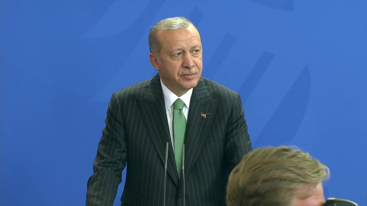 Germany: Heckler dragged out of Erdogan-Merkel presser