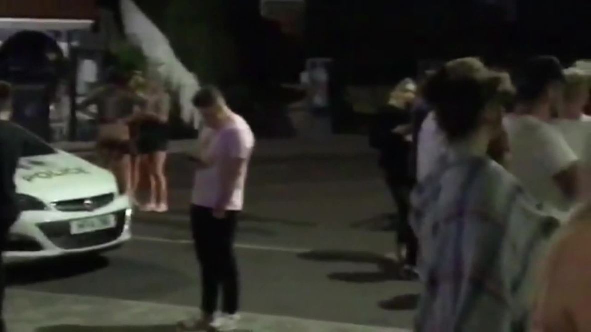 Reino Unido: Evacuaron a un club nocturno de Bournemouth después de que se dispersaran gases lacrimógenos