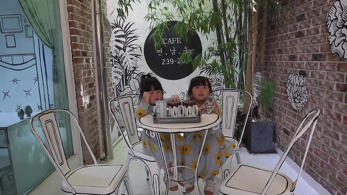 Step into a wacky realm of cartoons in Seoul cafe