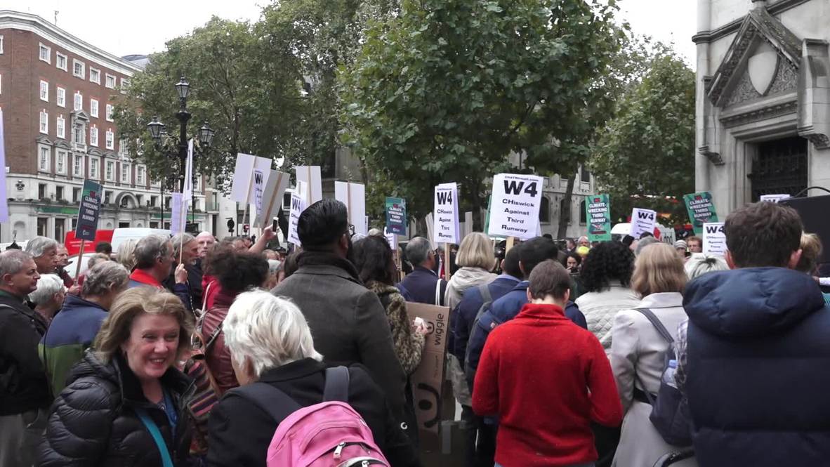 UK: Shadow Chancellor McDonnell joins protest against airport expansion