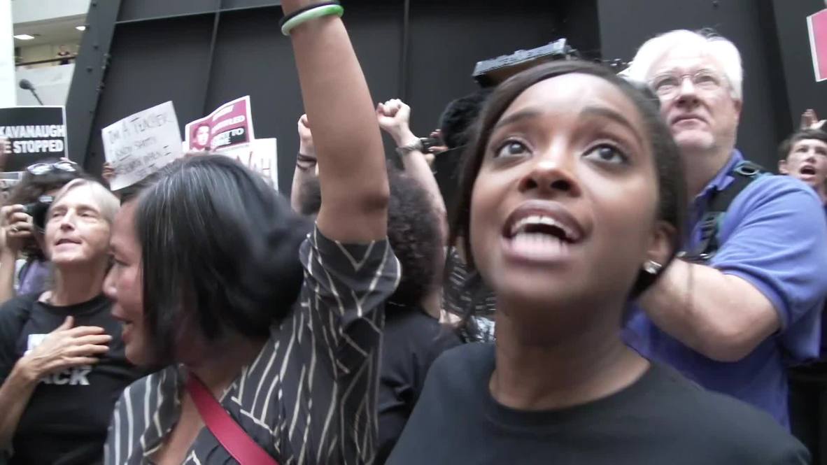 USA: Celebrities among over 300 detained at Kavanaugh protest in DC