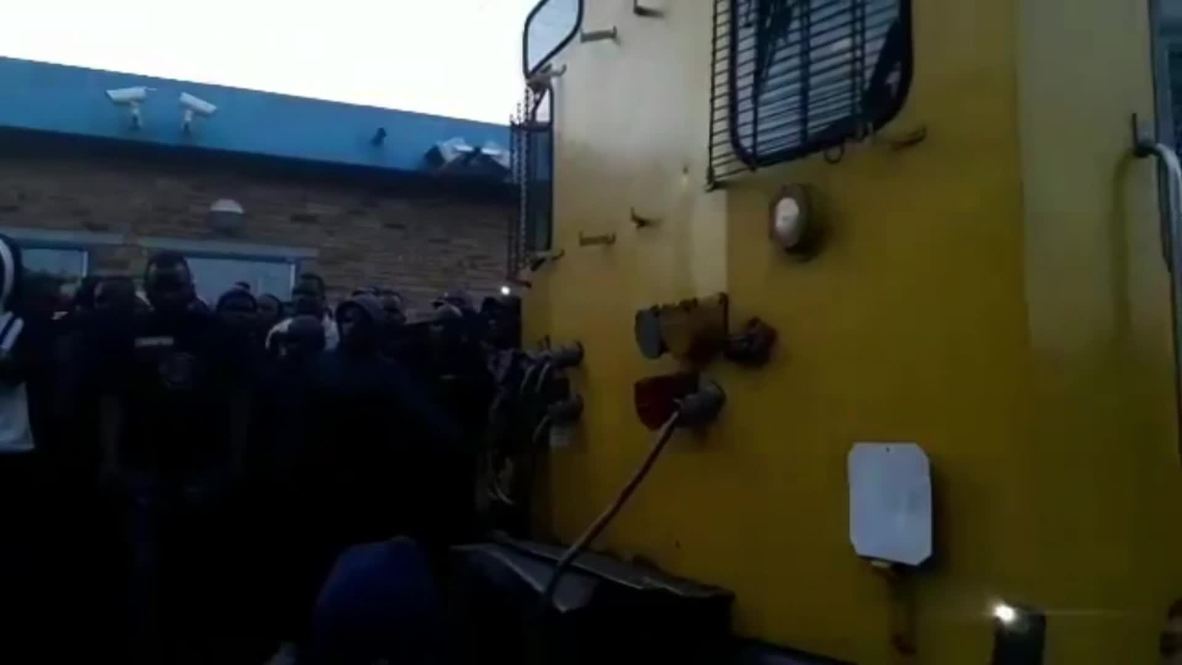 Sudáfrica: Al menos 320 heridos tras un choque entre trenes