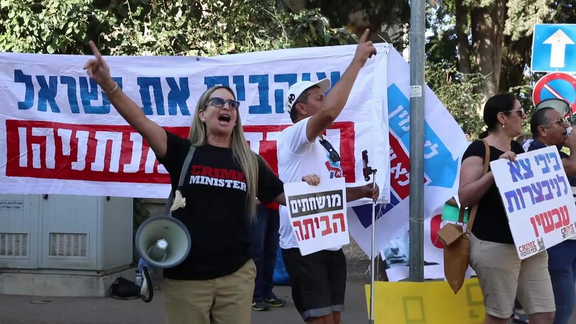 Israel: Protesters gather as 'Crime Minister' Netanyahu questioned for corruption