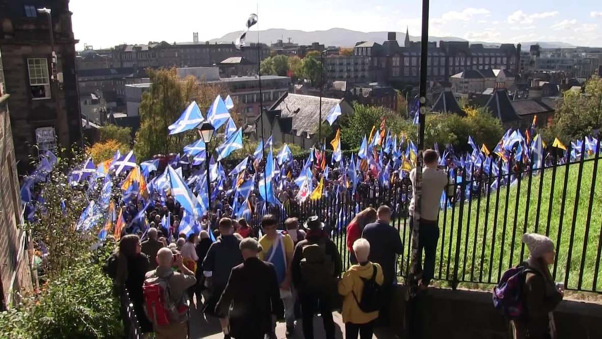 UK: Tens of thousands march for Scottish independence