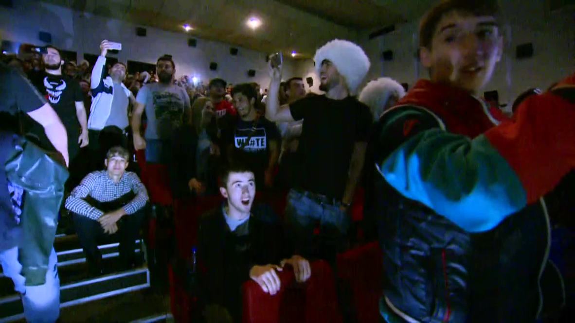 Rusia: Aficionados celebran que Khabib derrota a McGregor en la cuarta ronda