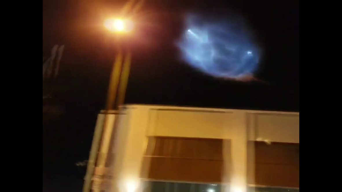 EE. UU.: El lanzamiento del cohete de SpaceX ilumina el cielo de California