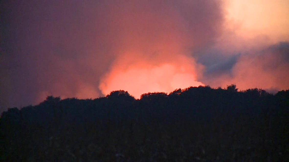 Ucrania: El cielo se puso rojo tras una explosión en un depósito de armas