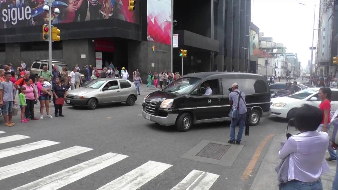 Venezuela: Los dolientes muestran sus respetos al político opositor que murió bajo custodia policial en Caracas