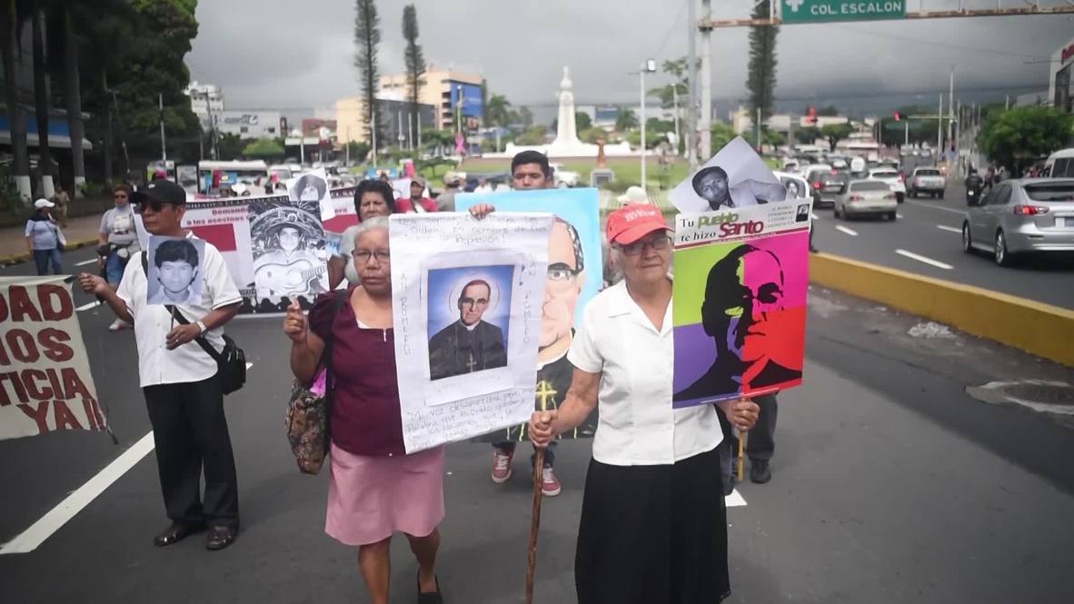 El Salvador: 'No hay santo sin justicia’ - Manifestantes buscan castigo para los asesinos del arzobispo